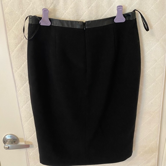 Calvin Klein skirt - Picture 2 of 3